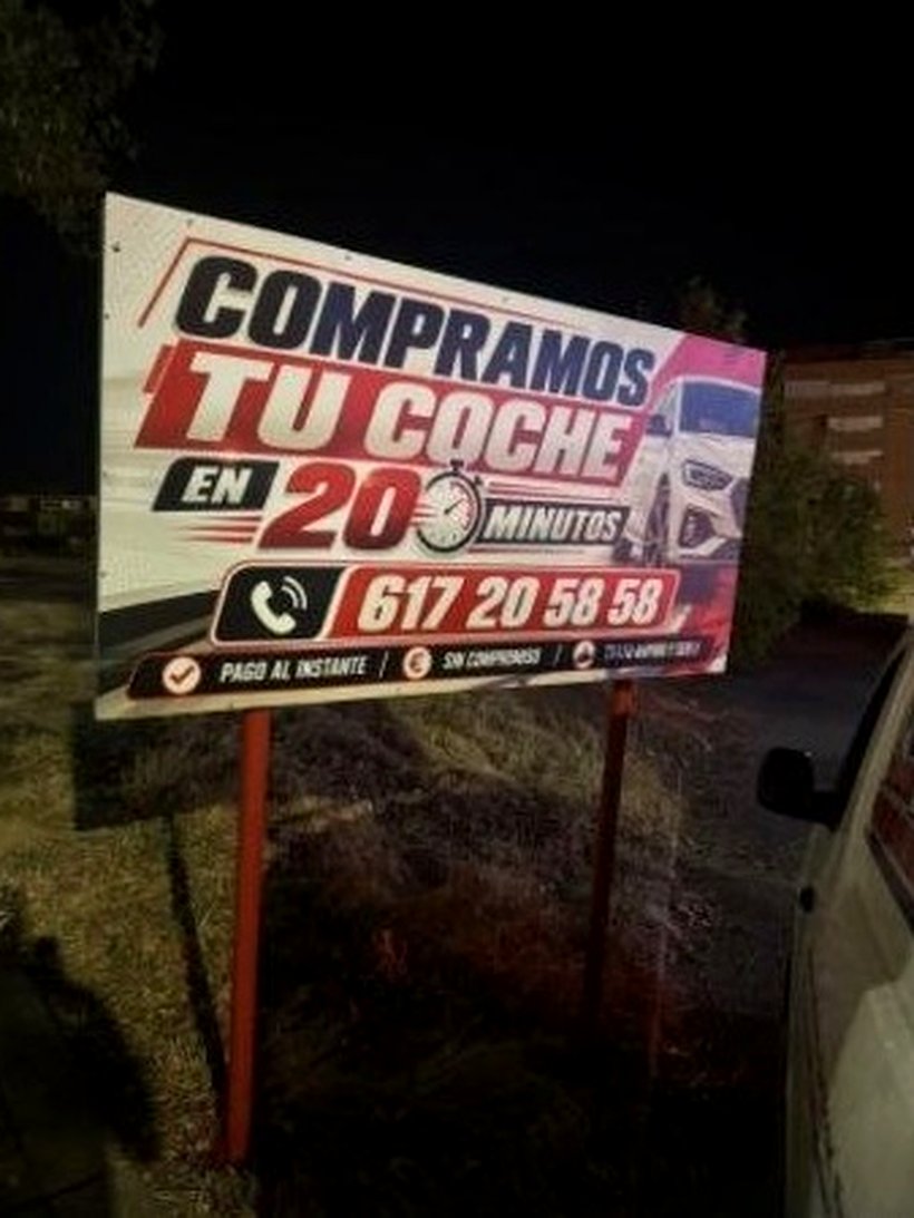 Cartel de Compramos tu coche en 20 minutos en Badajoz
